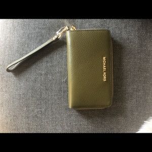 Michael Kors Jet Set Travel Wallet